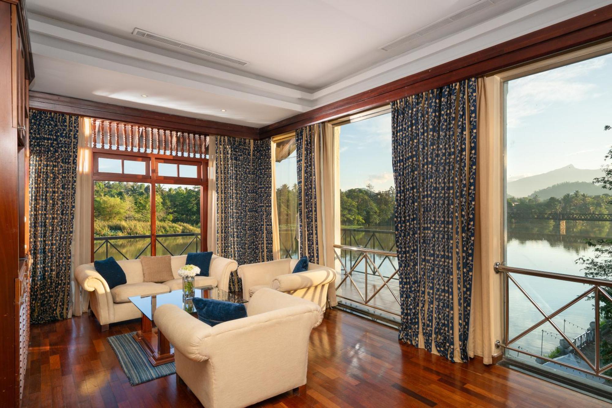 Mahaweli Reach Hotel Kandy Exterior foto